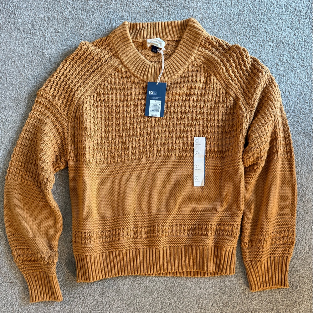 Universal Thread Target Sweater in Mustard